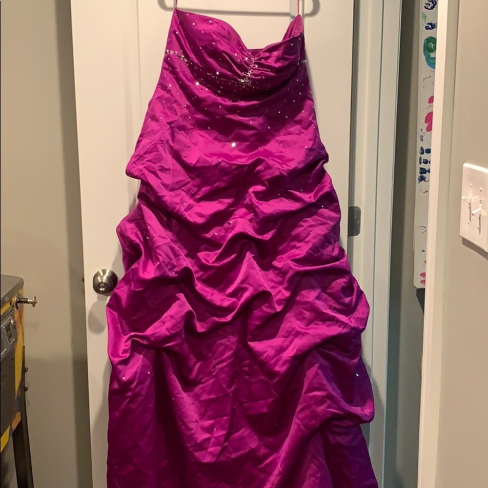 SPECTACULAR Ruffled Strapless Evening Gown